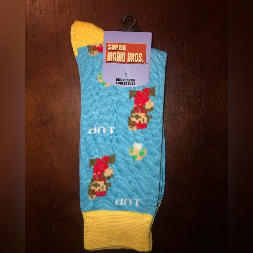 SUPER MARIO BROS NOVELTY CREW SOCKS NWT MEN’S SHOE SIZE 8-12